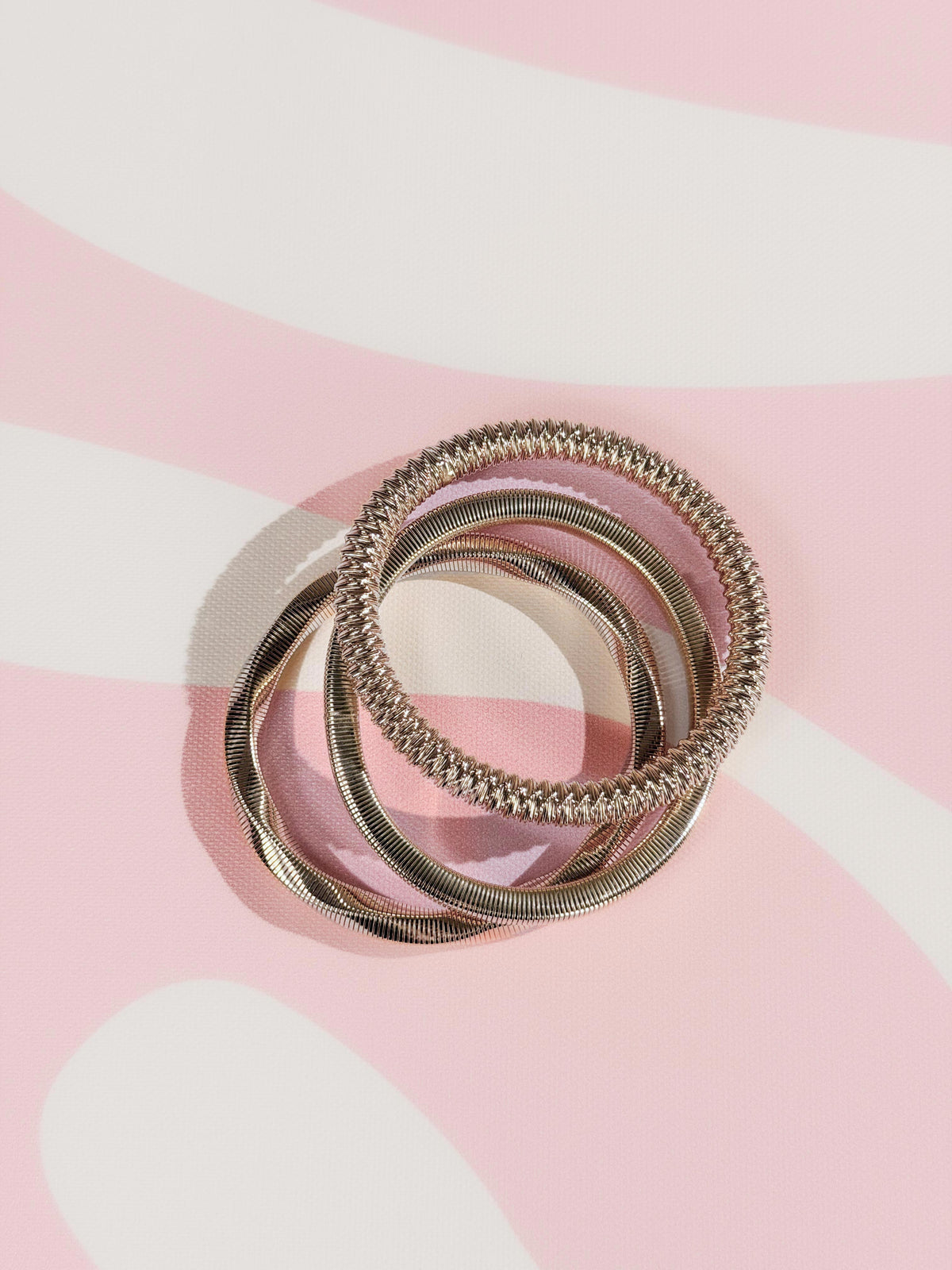 Trío de pulseras de hilo elástico