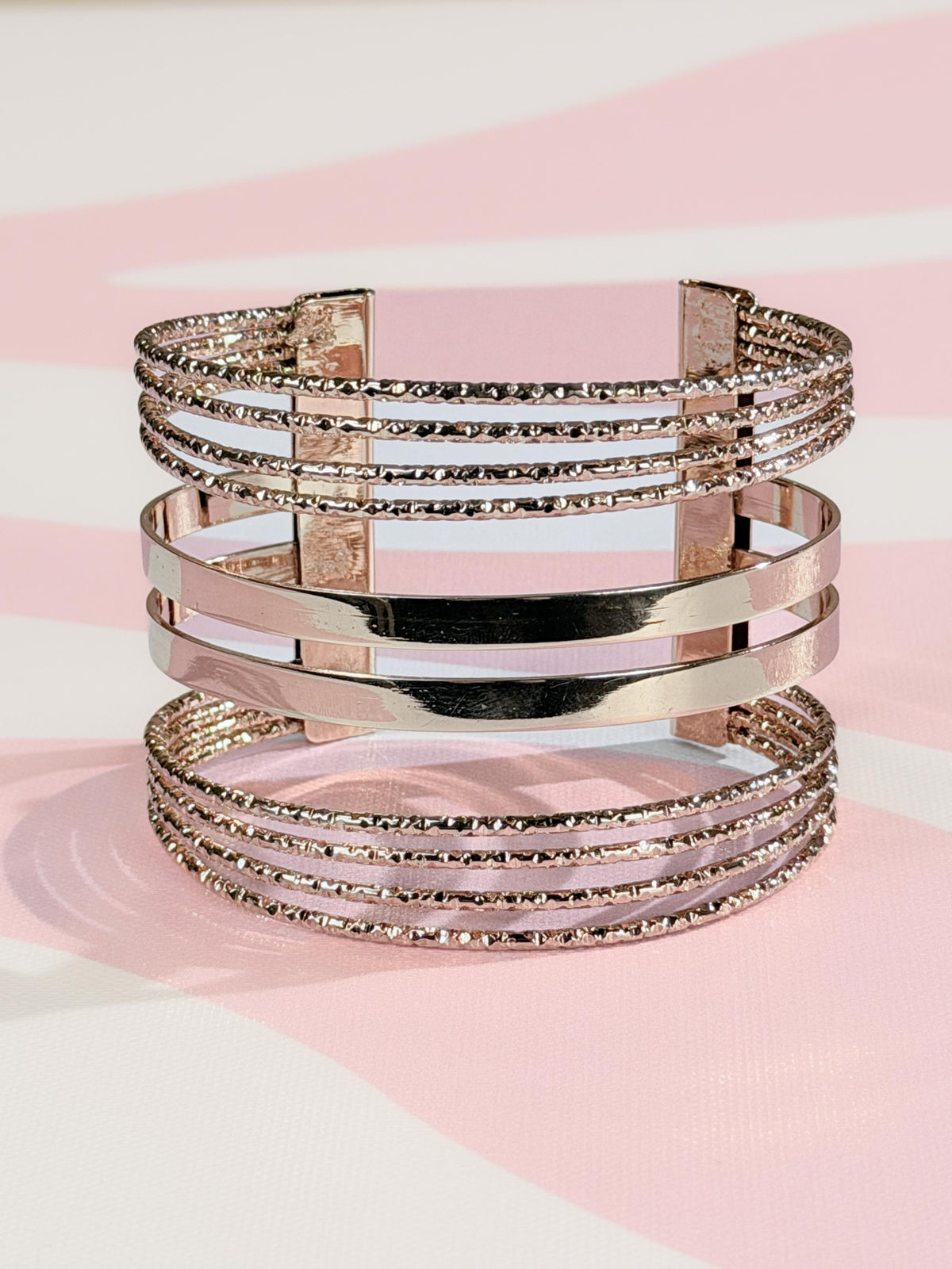 Pulsera rígida de filas múltiples