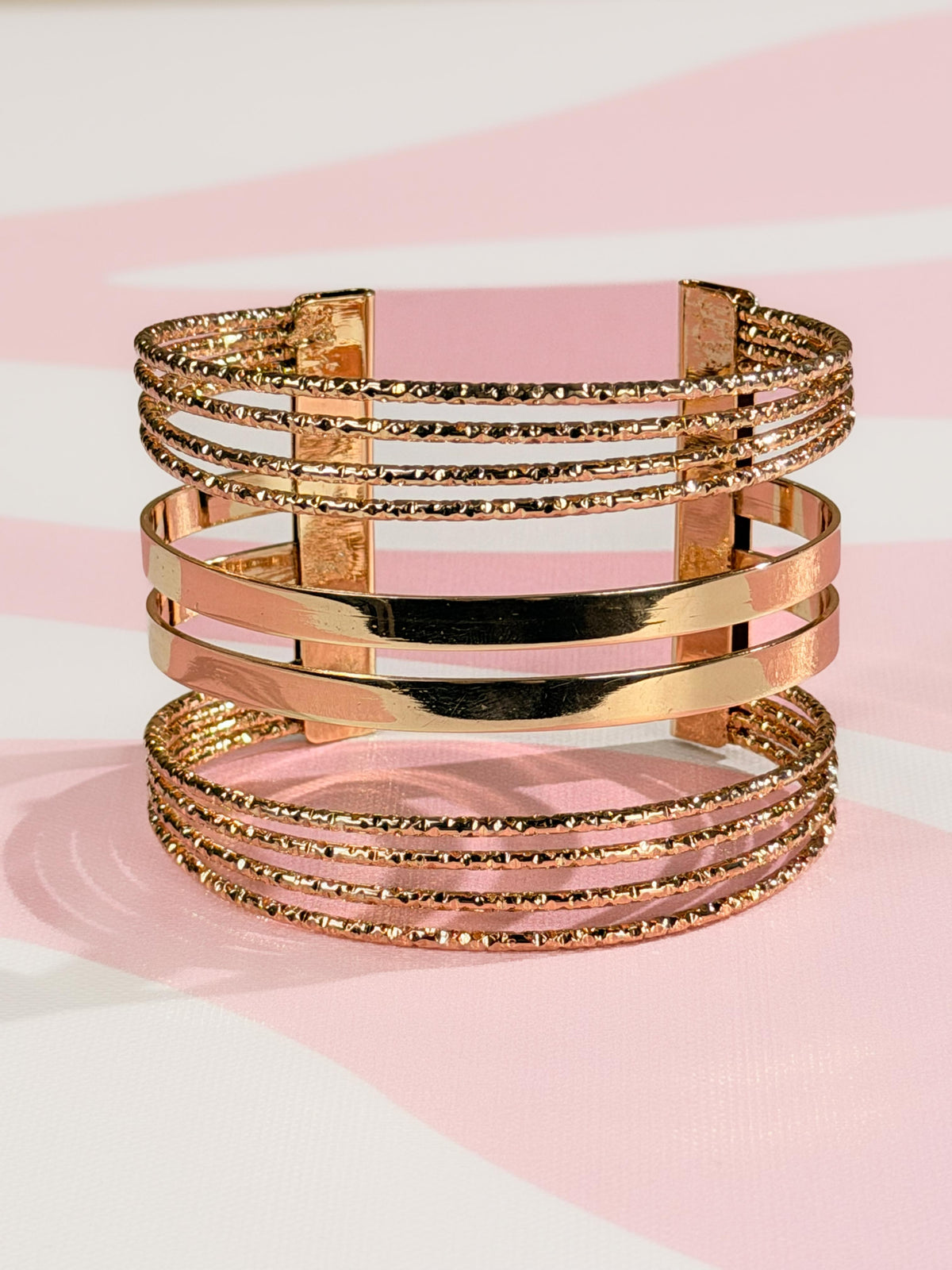 Pulsera rígida de filas múltiples