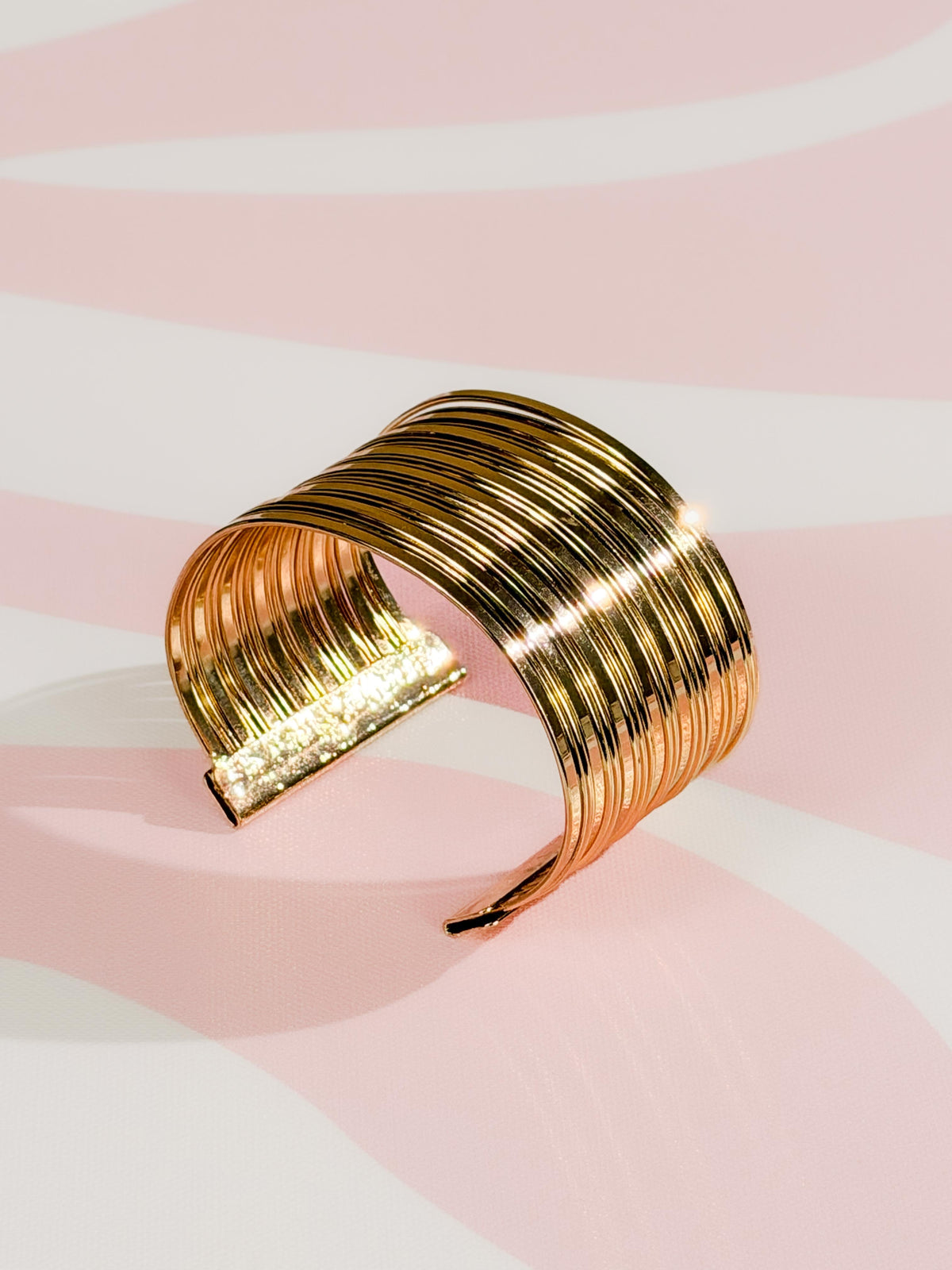 Pulsera cuff mediana