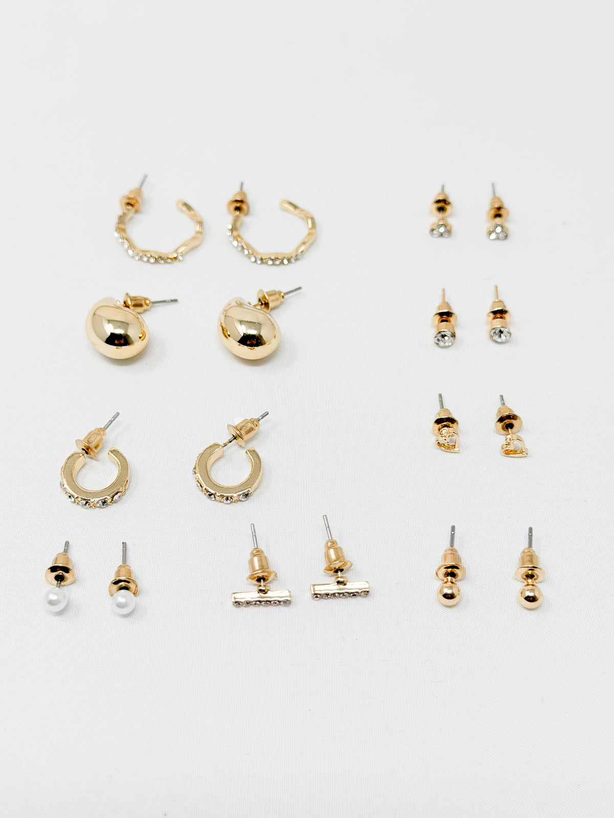 Set de pendientes surtidos con strass y perlas