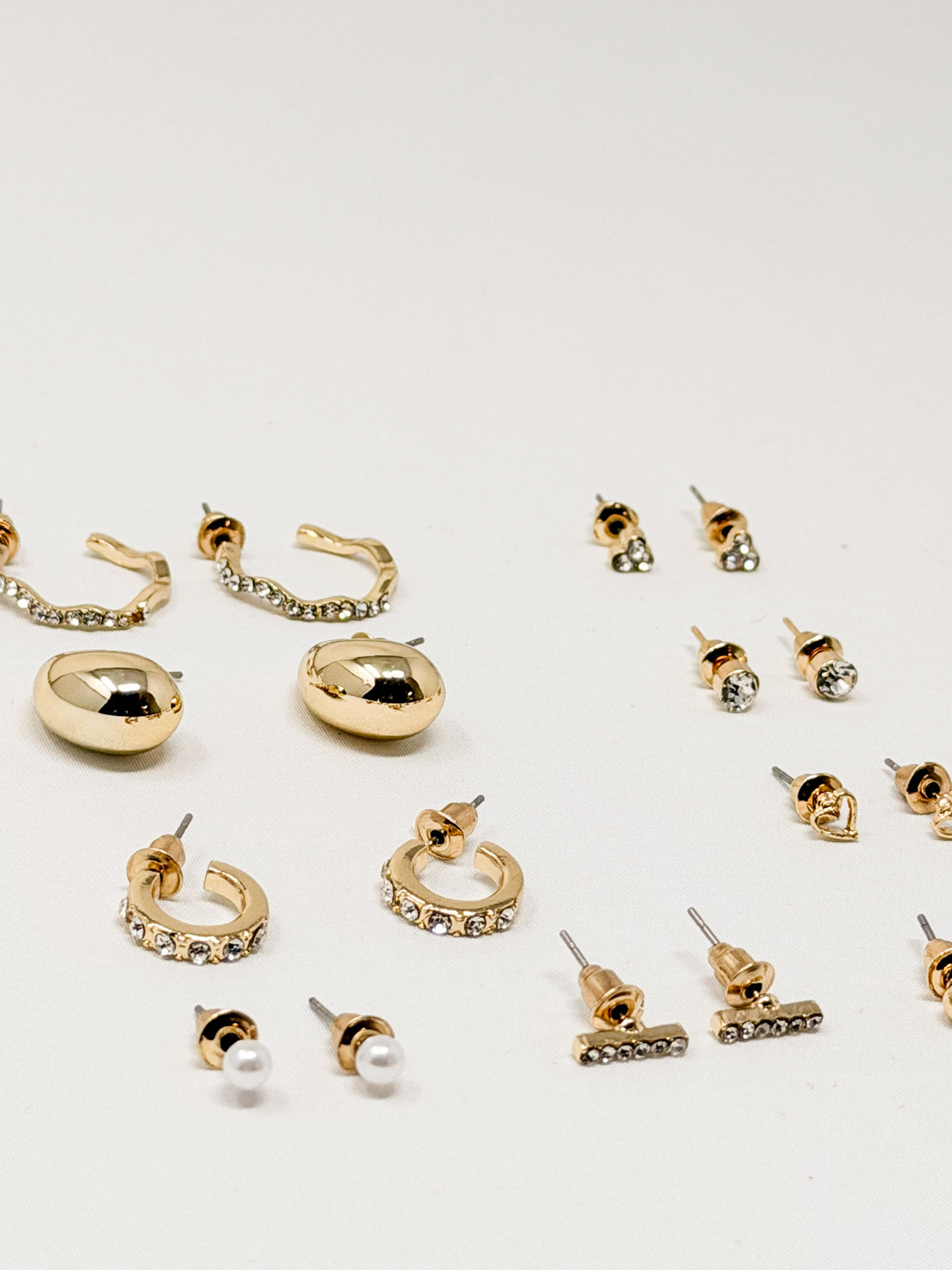 Set de pendientes surtidos con strass y perlas