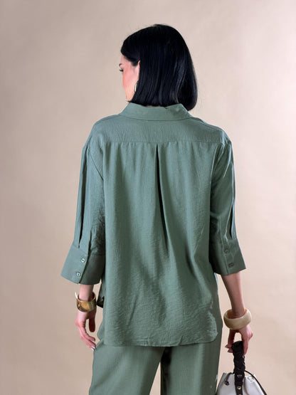 Camisa con botones y mangas tres cuartos