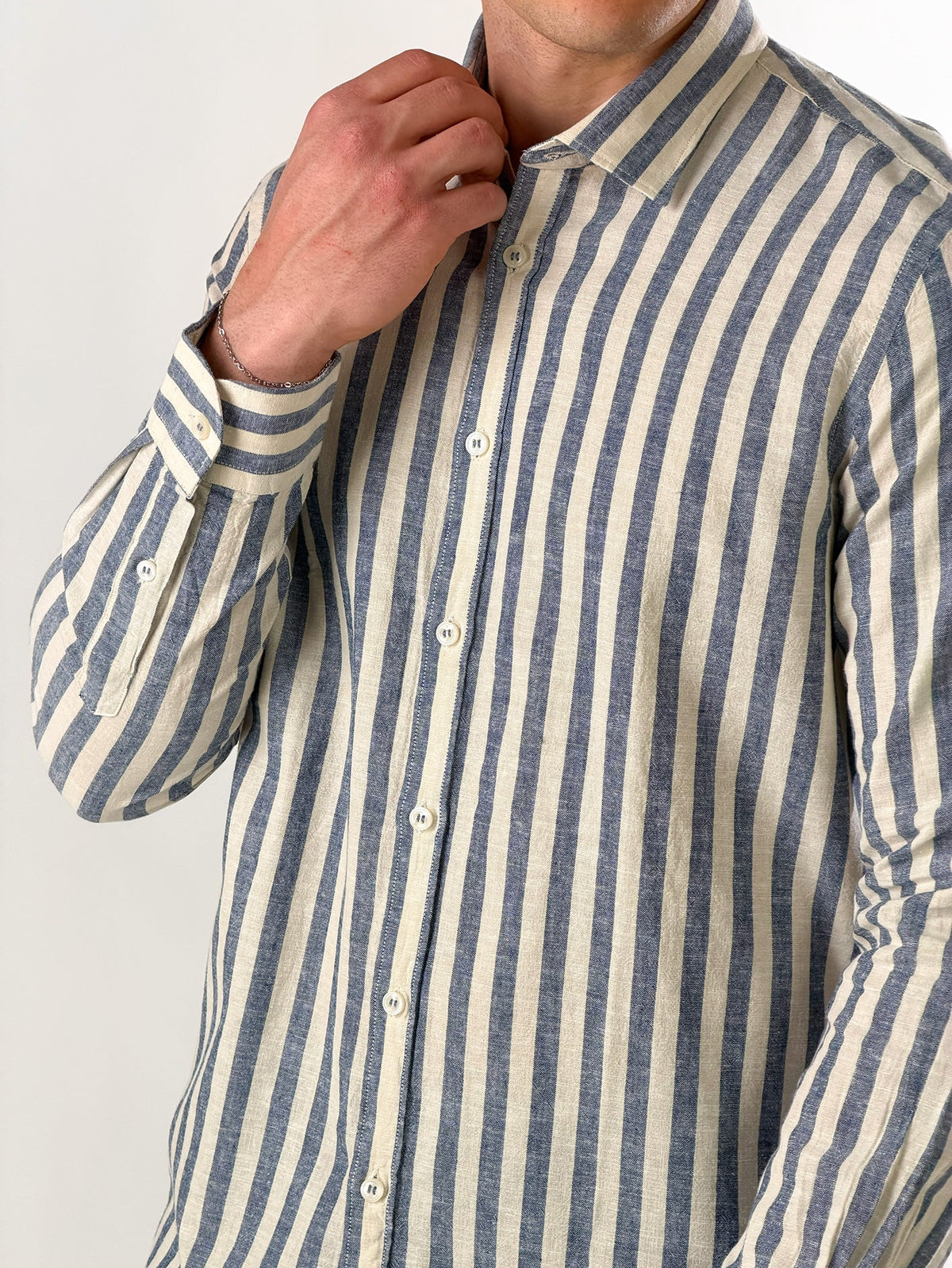 Camisa de lino de rayas medias