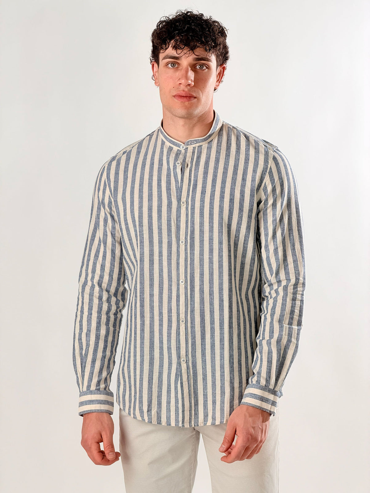 Camisa de lino de rayas medias cuello coreano