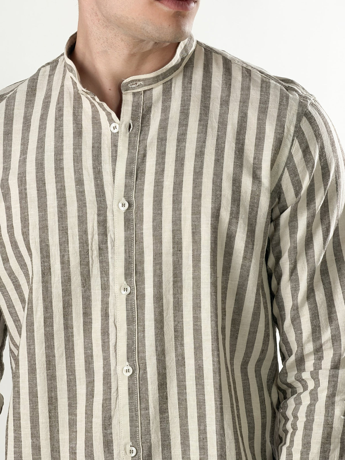 Camisa de lino de rayas medias cuello coreano
