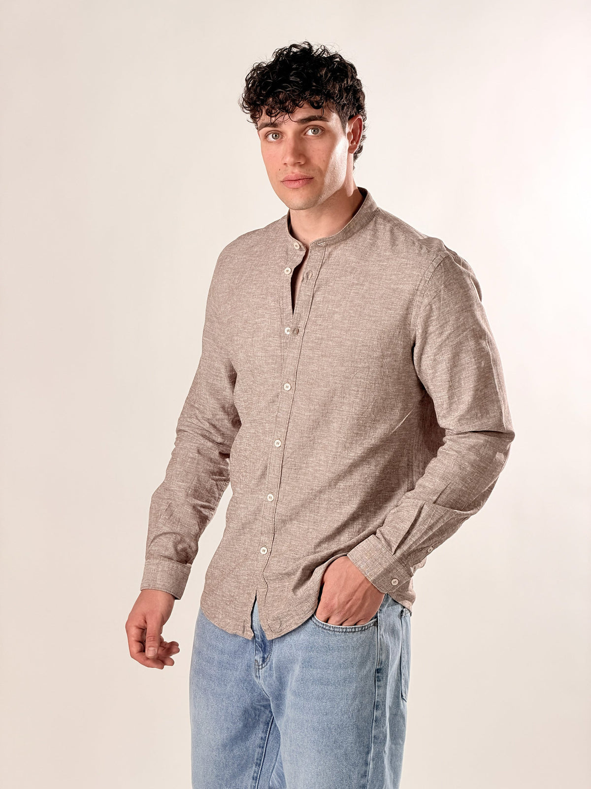 Camisa de lino jaspeado cuello coreano