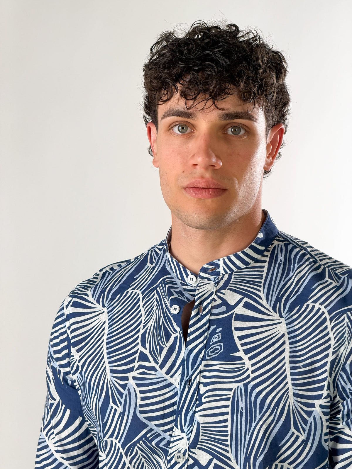 Camisa estampado bordline de hojas