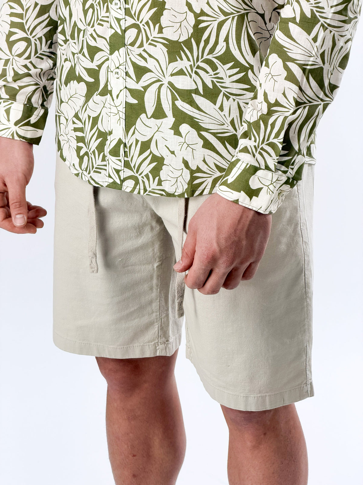 Camisa cuello coreano estampado verde oliva