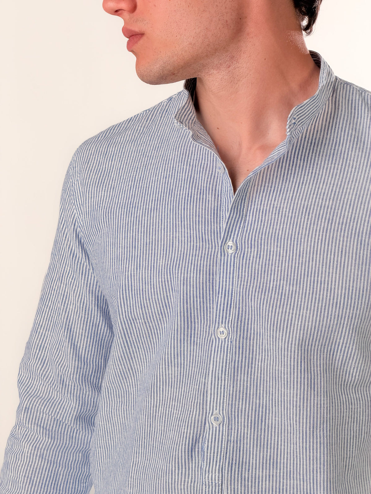 Camisa Serafino de micro-rayas