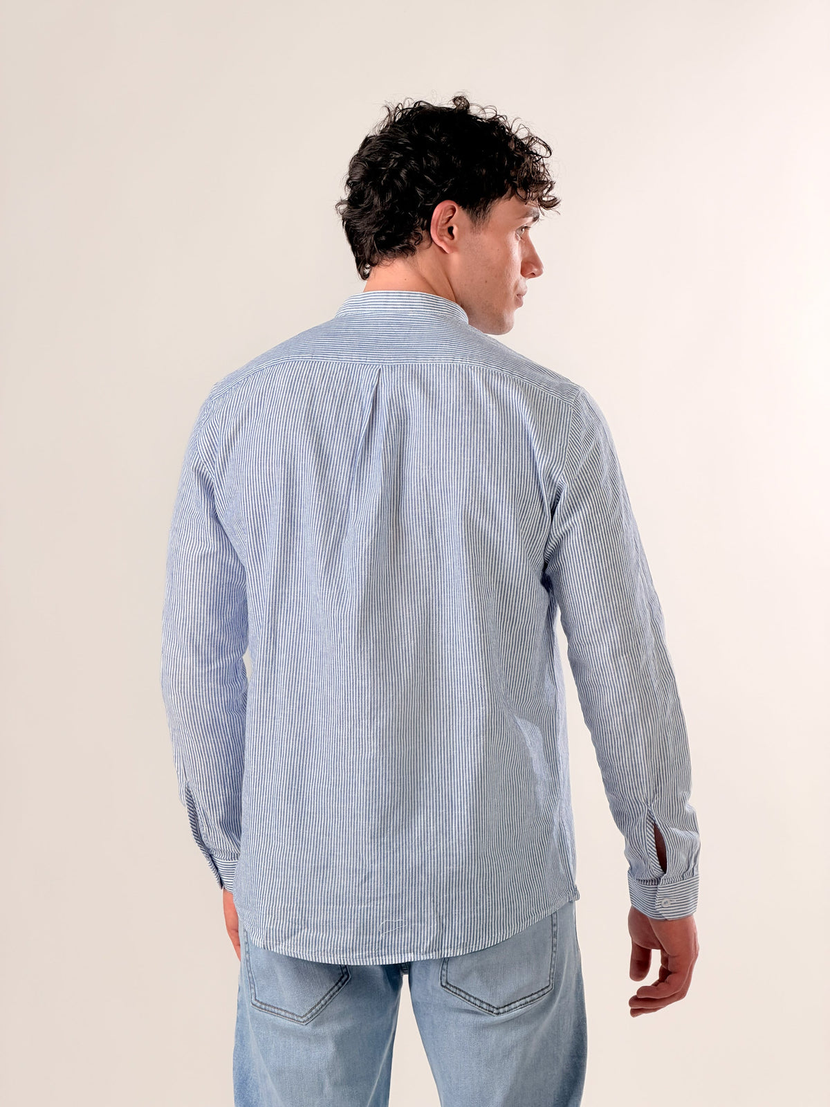 Camisa Serafino de micro-rayas