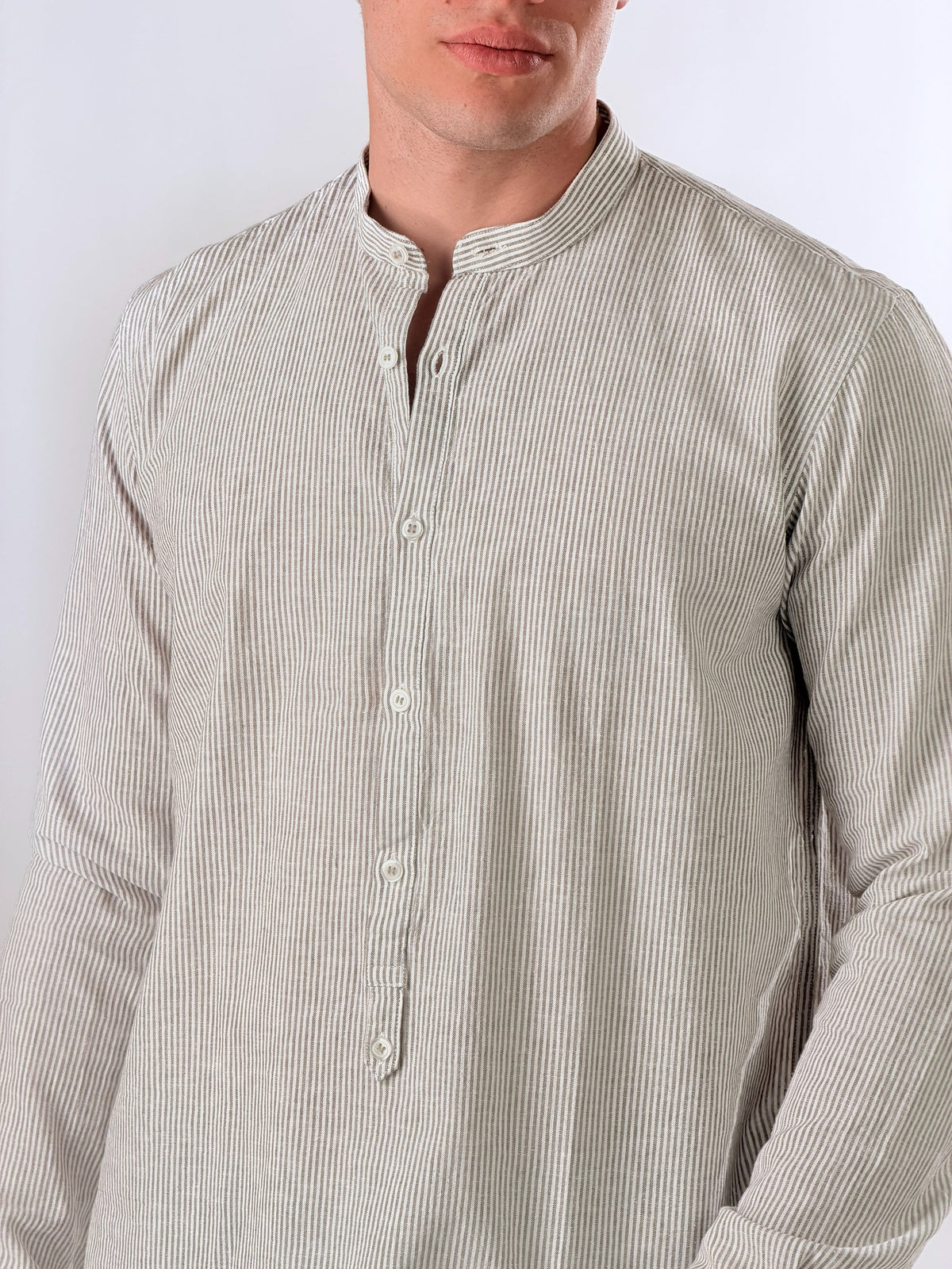 Camisa Serafino de micro-rayas