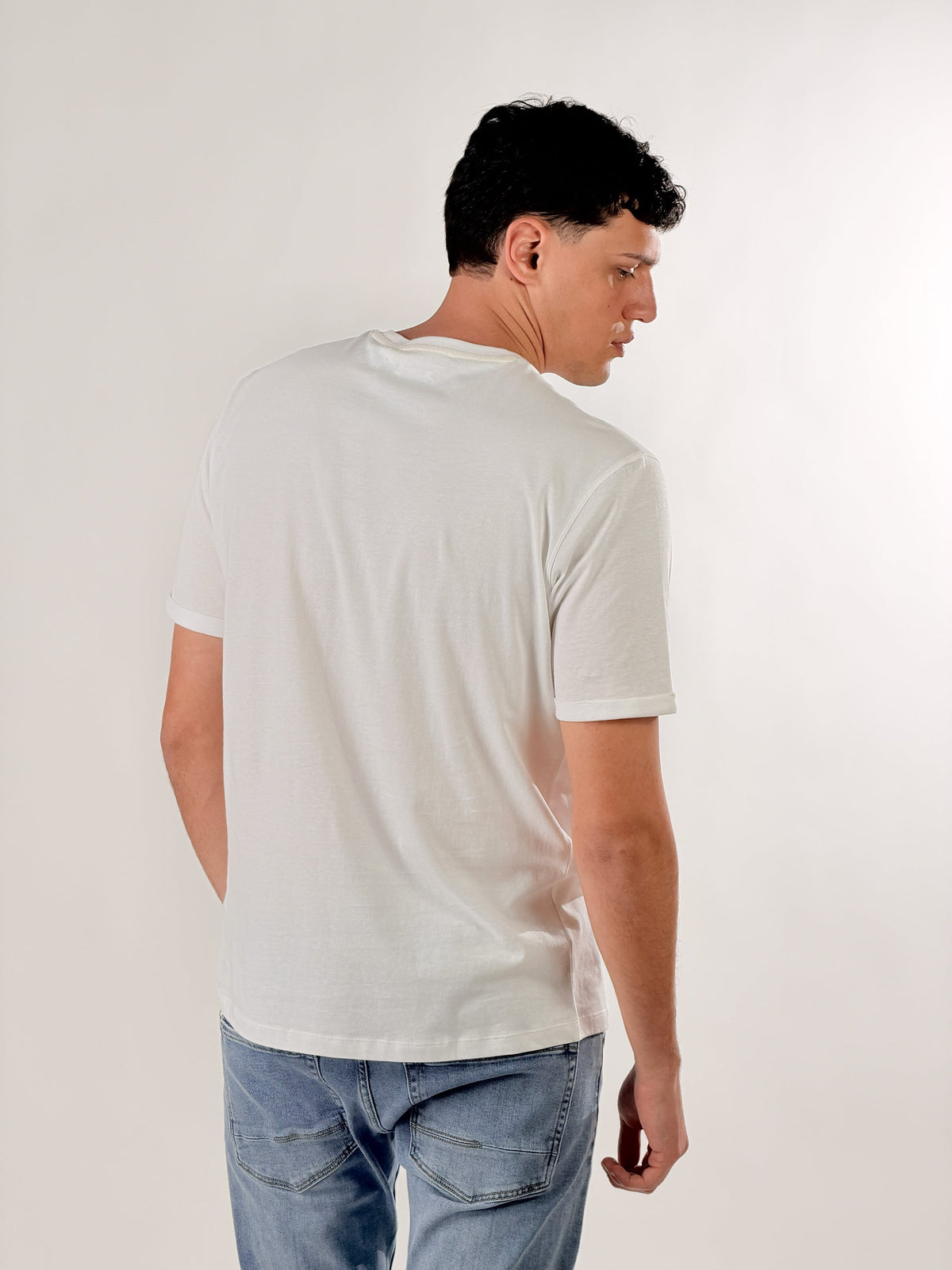 Camiseta cuello redondo fina básica