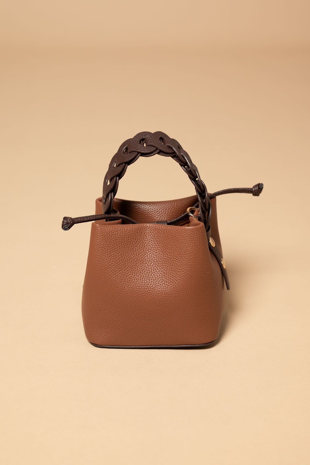 Bolso saco con asas trenzadas