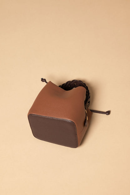Bolso saco con asas trenzadas