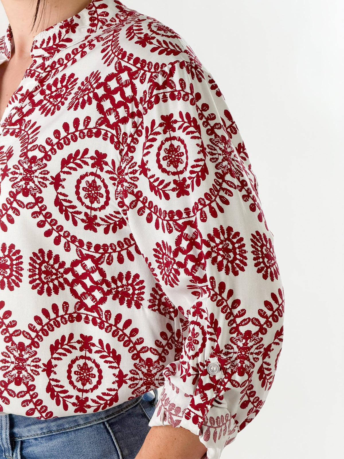 Camisa con estampado arabesco