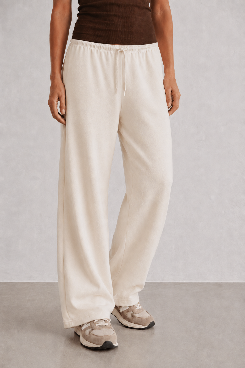 Pantalón jogger de pierna ancha con cordón minimal