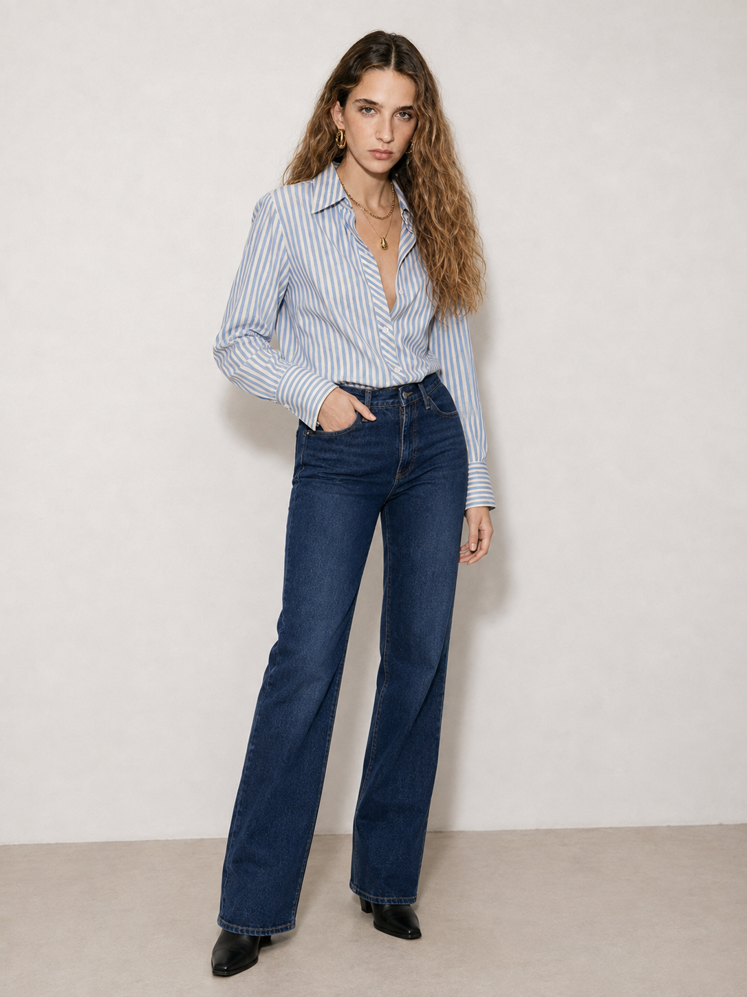 Camisa con hilo de lúrex dorado