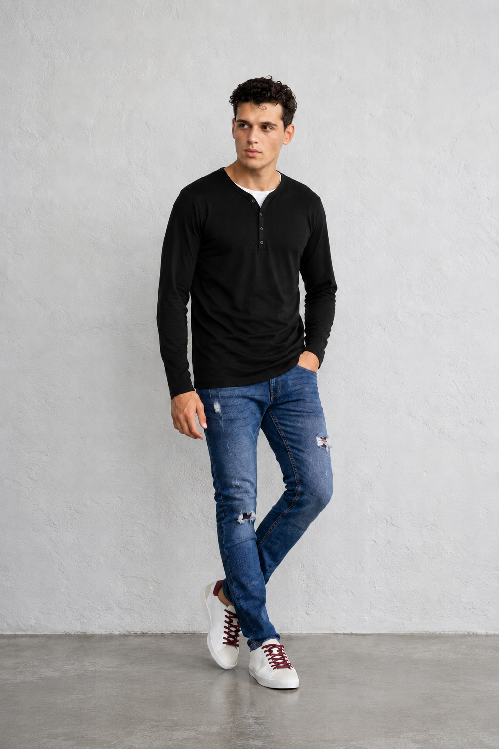 Camiseta cuello serafino y 3 botones