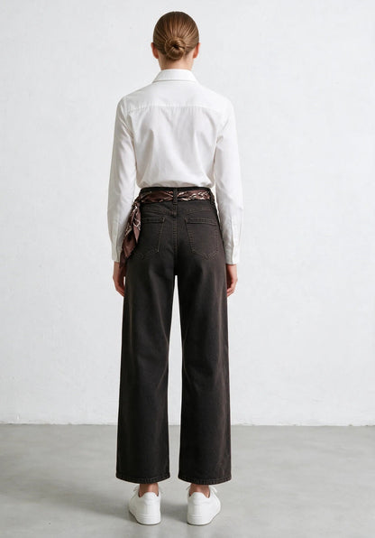 Vaqueros wide-leg con cinturón bandana marrón