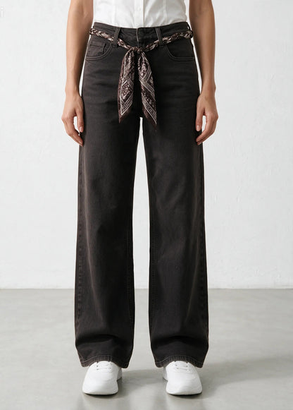 Vaqueros wide-leg con cinturón bandana marrón
