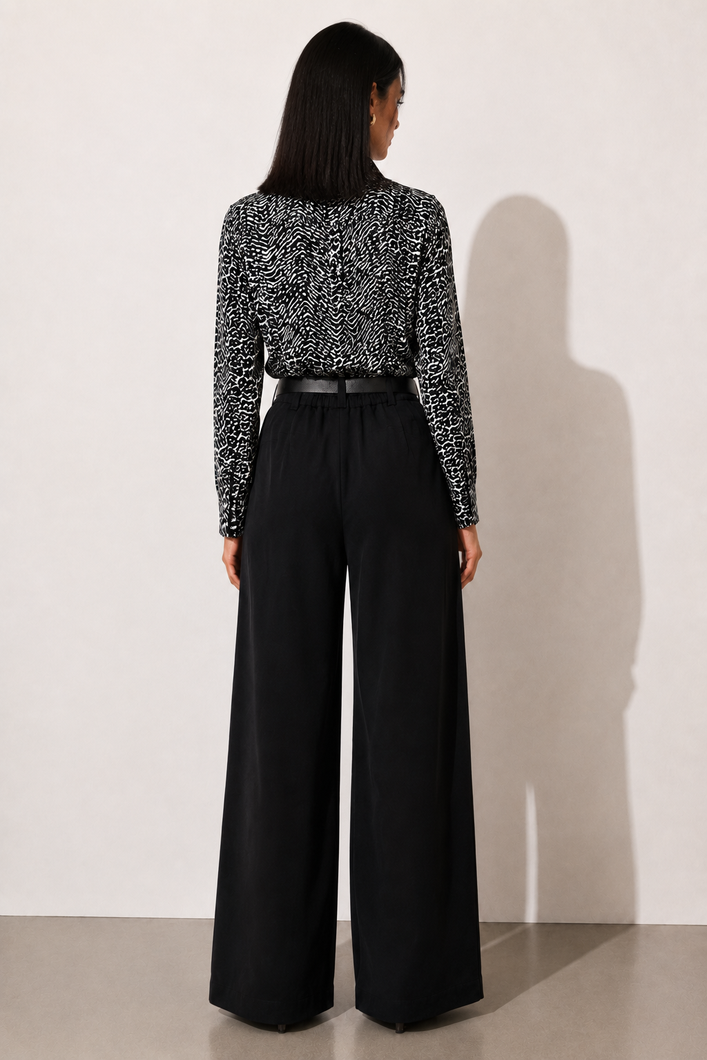 Pantalón de pierna ancha modelo palazzo
