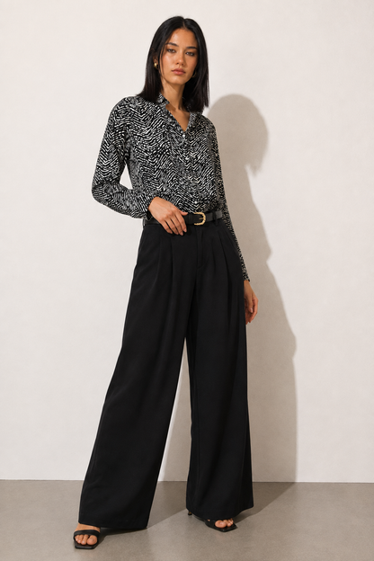Pantalón de pierna ancha modelo palazzo
