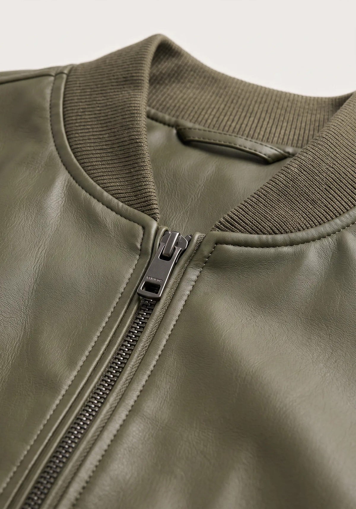 Bomber efecto piel