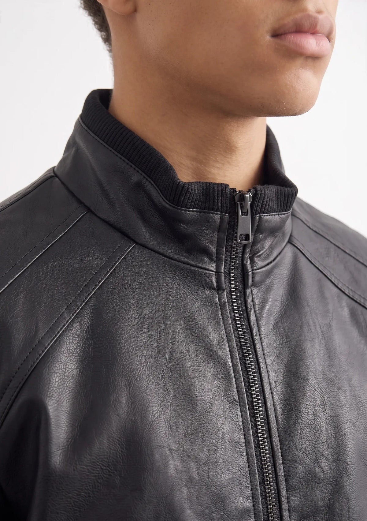 Bomber estructurado efecto piel