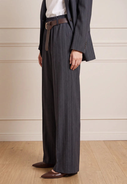 Pantalón de raya diplomática efecto denim